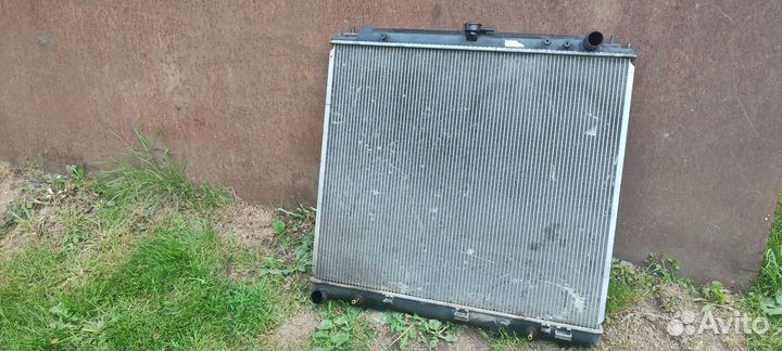 Радиатор на Ниссан Патфайндер 51 4.0