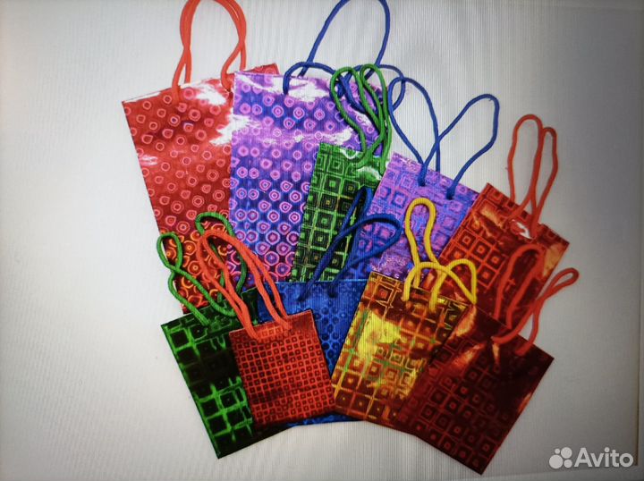 Продаю подарочные пакеты новые