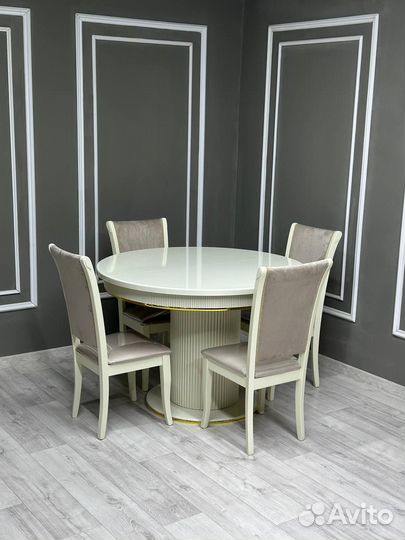 Комплект стол и стулья. В наличии