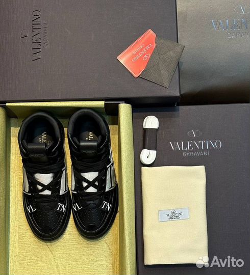 Кроссовки valentino