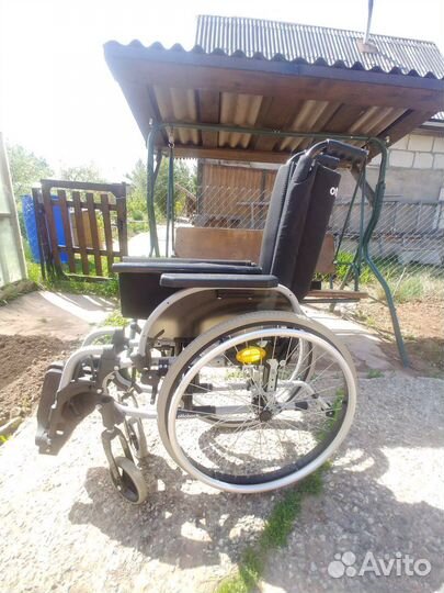 Кресло-коляска для инвалида