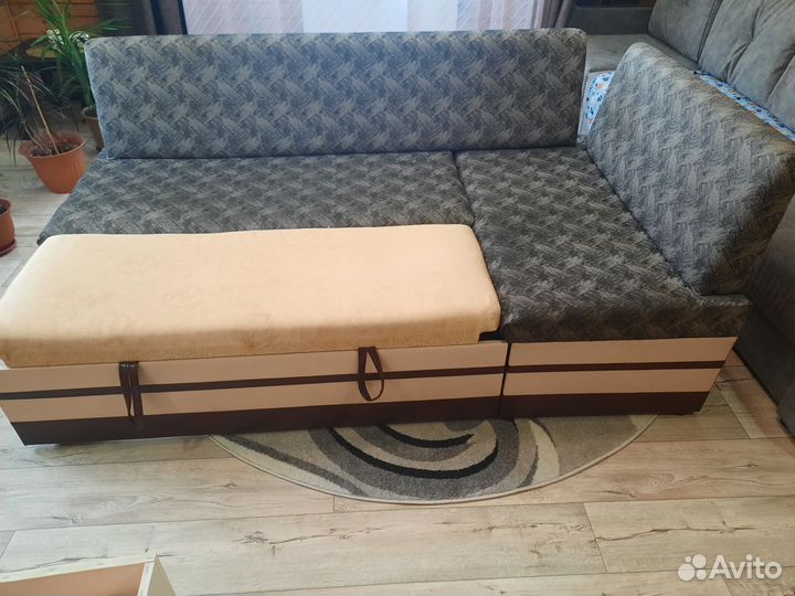 Продам мягкий кухонный уголок со стальным местом