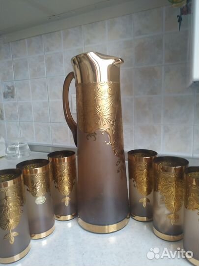 Кувшин с бокалами