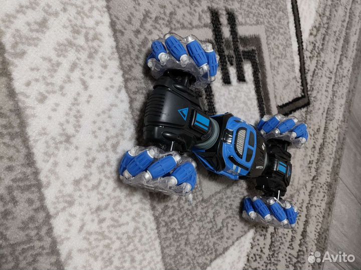 Машина на пульте управления офф-роад