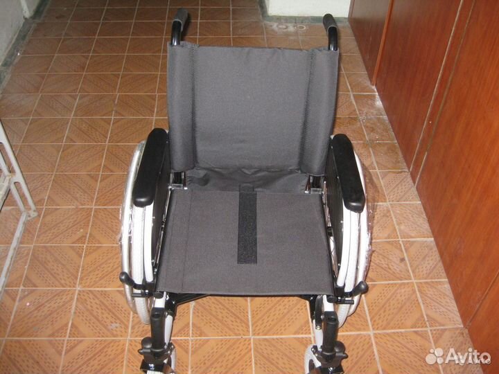 Продаётся новая кресло-коляска для инвалидов