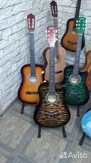 Гитара акустическая чёрная с принтом