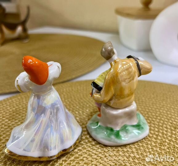 Фарфоровые статуэтки 