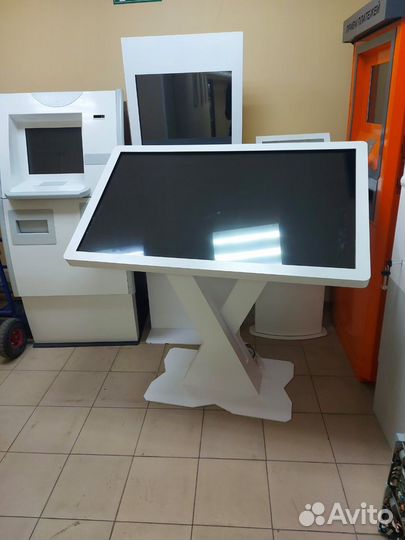 Сенсорный интерактивный стол