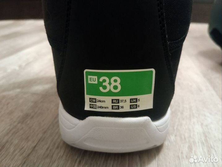 Комплект сноуборд с ботинками и шлем