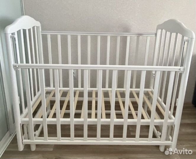 Кровать детская с маятником, матрасом и бортиками