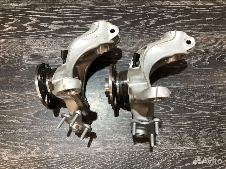 Кулак левый передний алюминиевый MQB