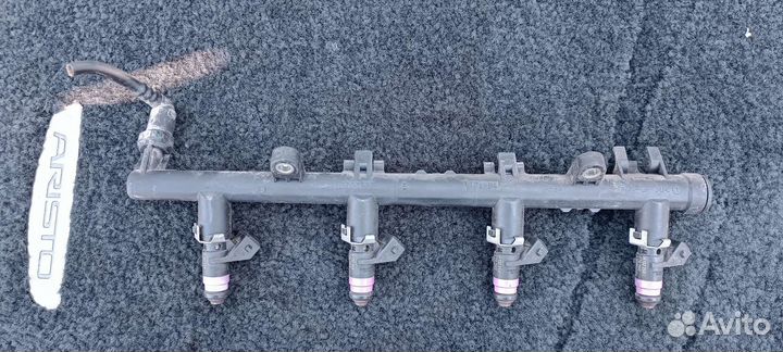 Топливная рампа с форсунками Рено Меган 2