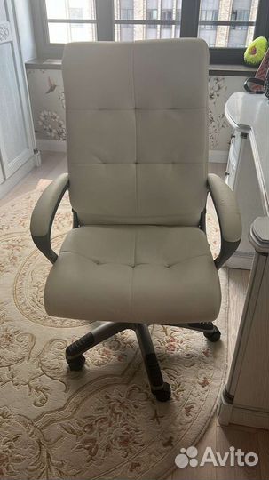 Компьютерное кресло белое бу