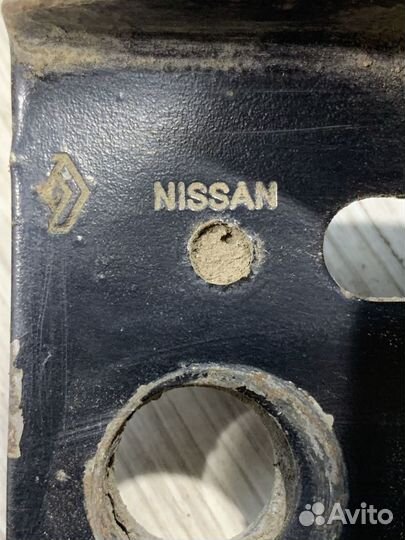 Опора двигателя двс Кронштейн Nissan note E11 Прав