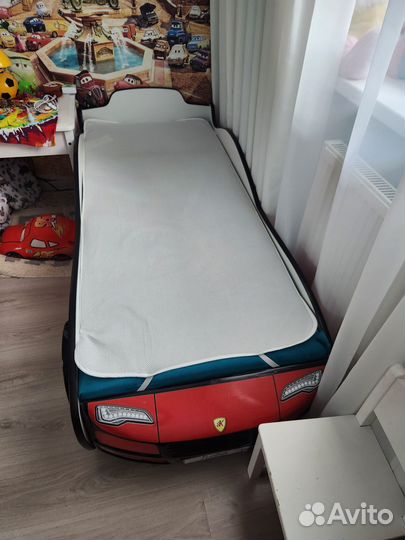 Детская кровать машинка с матрасом бу