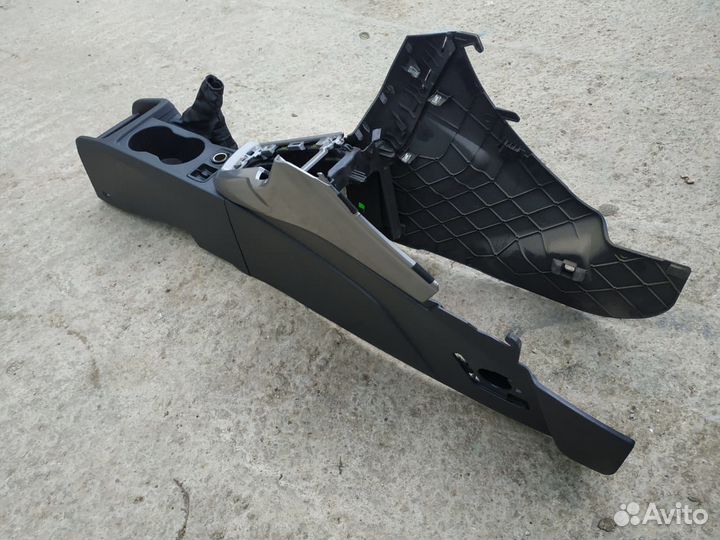 Консоль пола Ford Focus III (2011-2019)