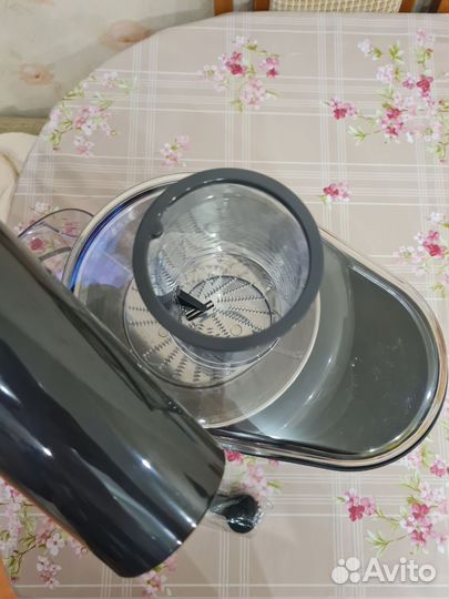 Соковыжималка Kenwood JE810