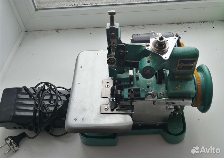 Швейная машинка оверлок бу