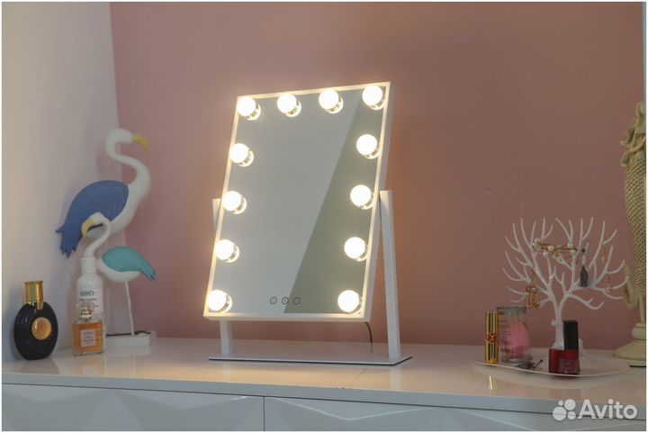 Гримерное зеркало с лампочками