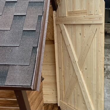 Дачный деревянный туалет