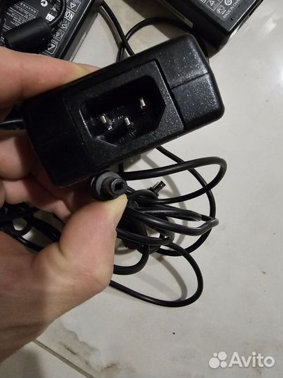 Сломан Блок питания hipro 12V 4.16A 50W 2.1/5.5 мм