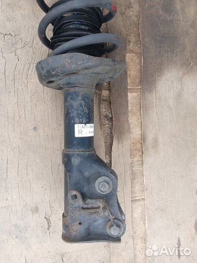 Стойка амортизатора передняя правая Honda Civic 8