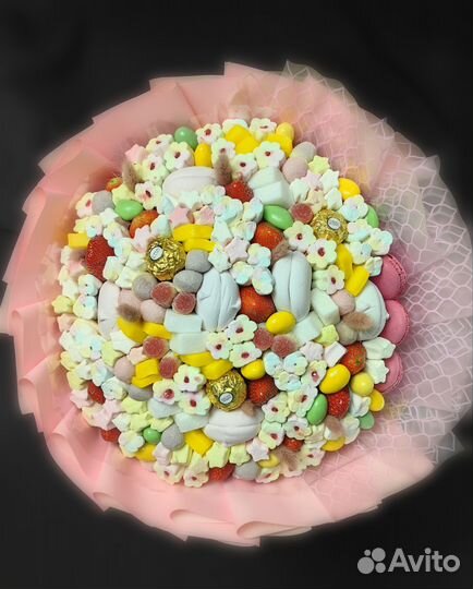 Букет из маршмеллоу и ягод