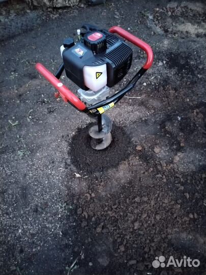 Бурение лунок (ям) бензобуром под столбы и пр