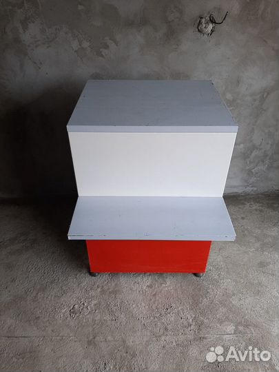 Предкассовая тумба