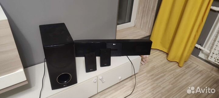 Домашний кинотеатр LG HLT-55W саундбар