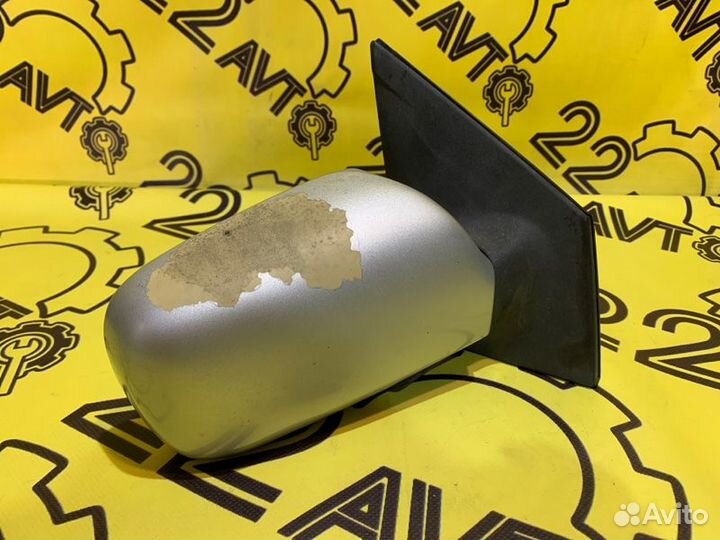 Зеркало заднего вида переднее правое Toyota Ist