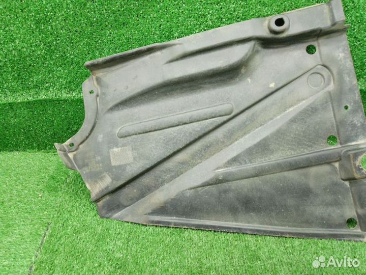 Защита антигравийная задняя левая Audi a4 8E 2555