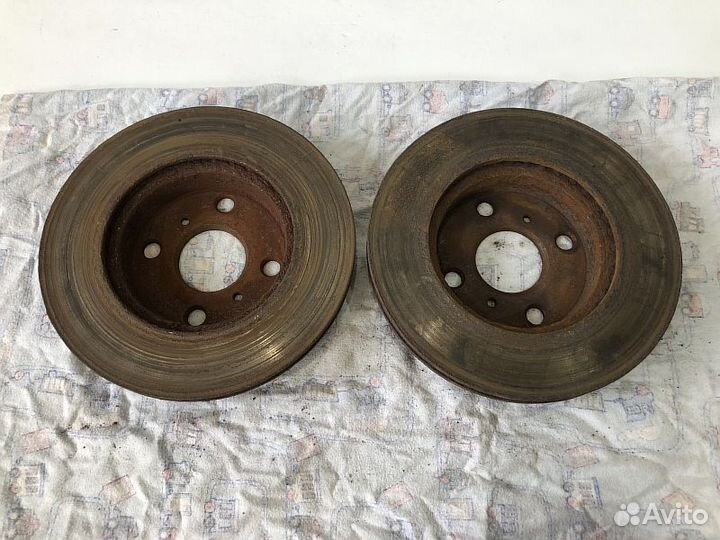 Диск тормозной передний Toyota Corolla E100