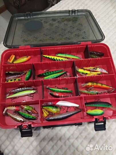 Коробка с воблерами Пантон 21