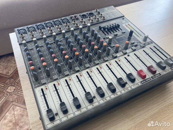 Behringer xenyx 1222FX микшерный пульт
