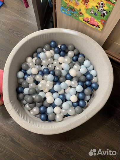 Сухой бассейн с шариками