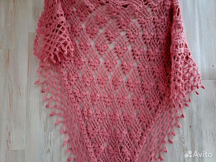 Ажурная шаль ручной работы