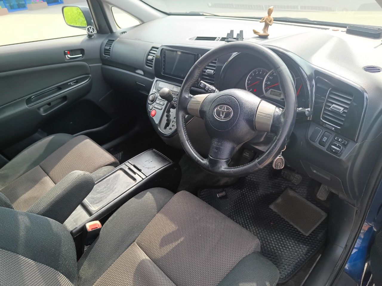 Toyota Wish: фото владельца