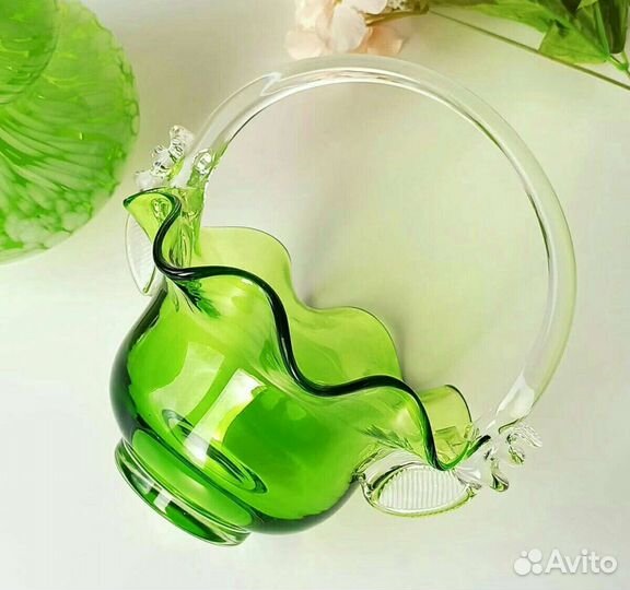 Винтажные вазы цвета молодой зелени