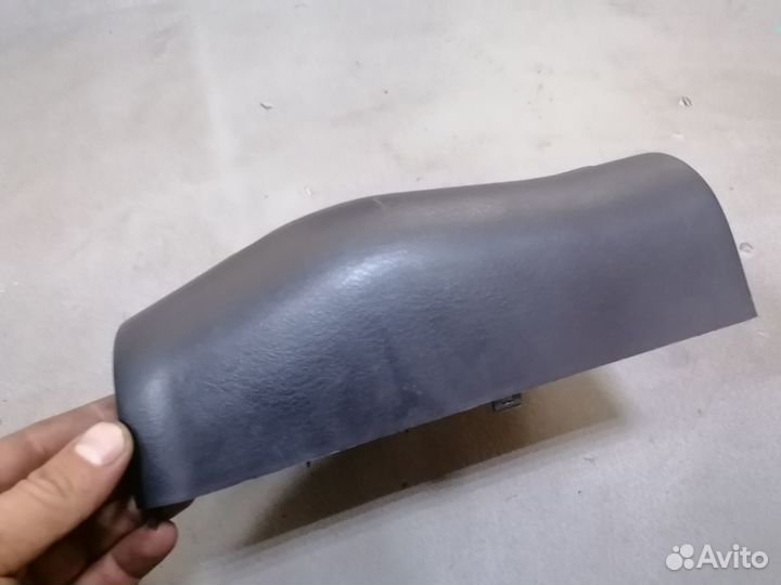 Кожух рулевой колонки нижний Mitsubishi Carisma DA