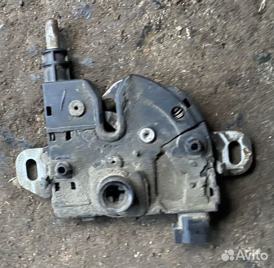 Замок капота Ford Focus 2 2005-2008