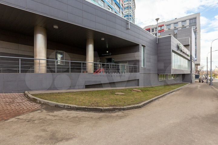 Продам торговое помещение, 395 м²