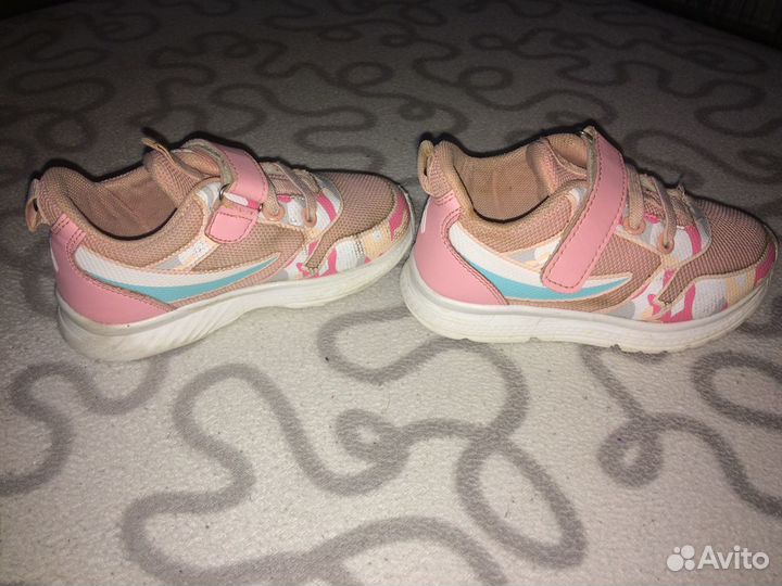 Кроссовки, разные размеры