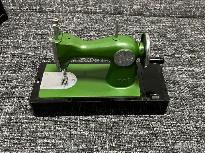 Детская швейная машинка