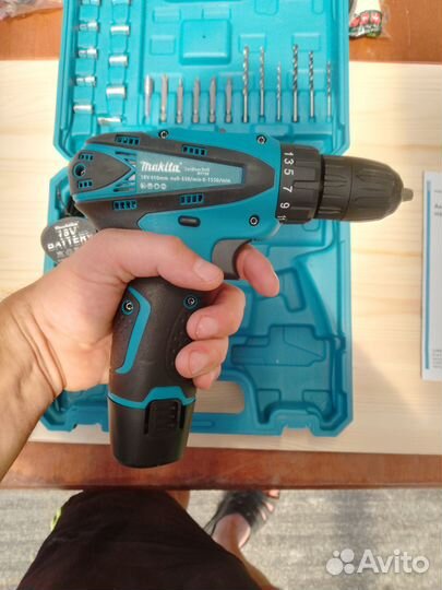 Шуруповерт makita 18v