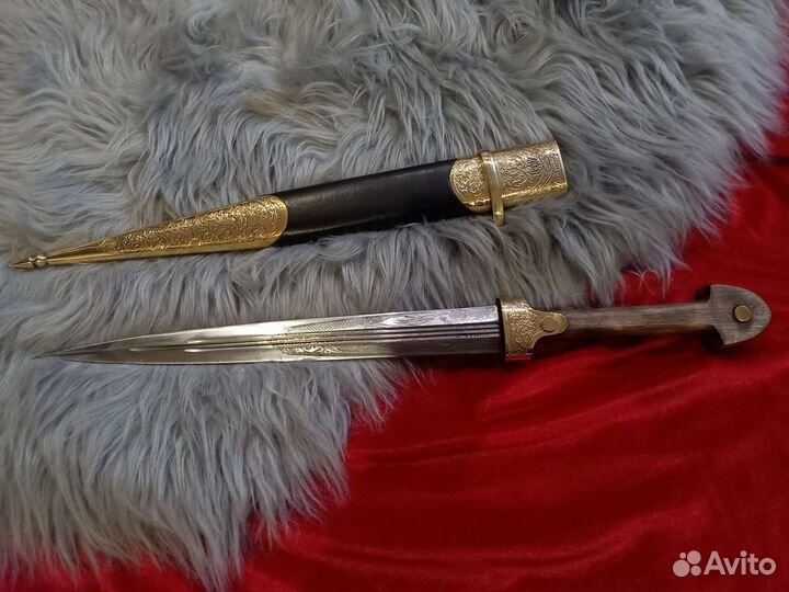 Кинжал кама резной