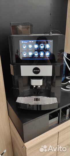 Профессиональная кофемашина для зернового кофе