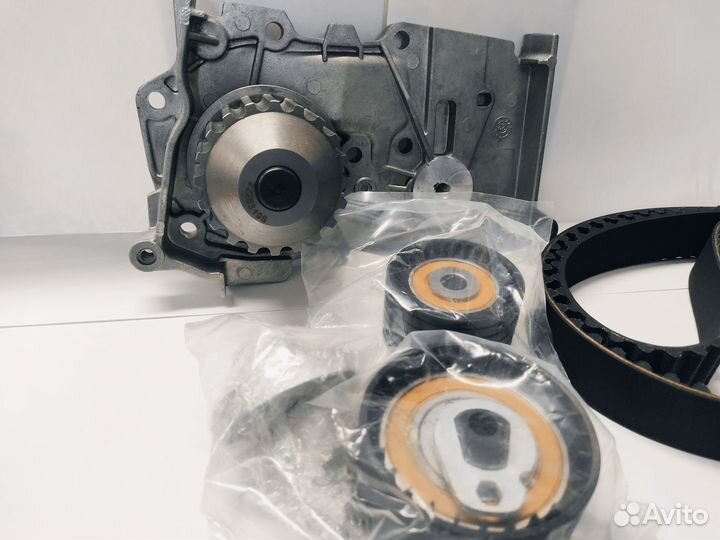 Комплект грм с помпой Nissan Almera G15