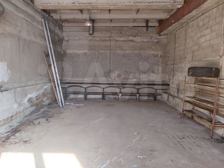 Гараж, > 30 м²