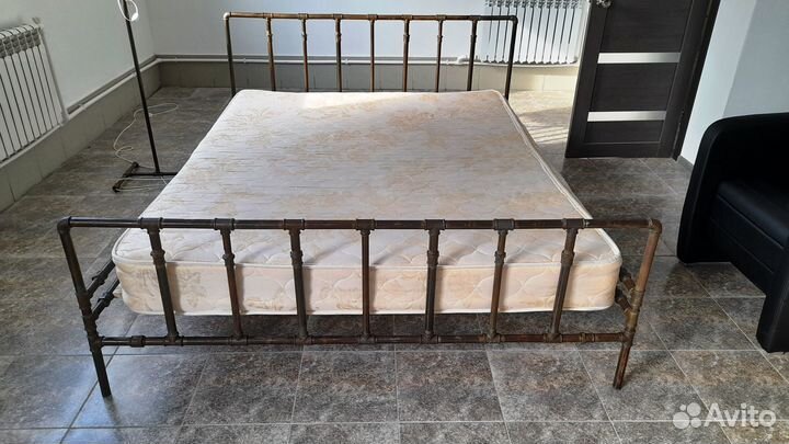 Кровать двухспальная